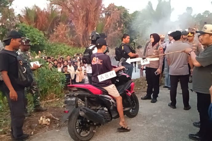 Foto berita: 45 Adegan Rekonstruksi Kasus Waroki Diperagakan ABH