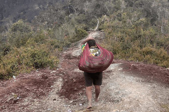 Foto berita: Bidan Penantang Gunung Demi Menjaga Nyawa di Agisiga